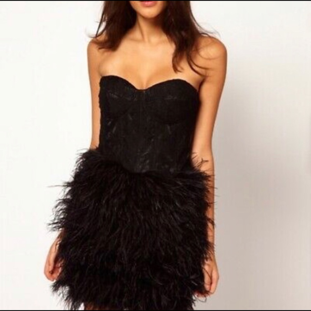 Beautiful ostrich dress size 6